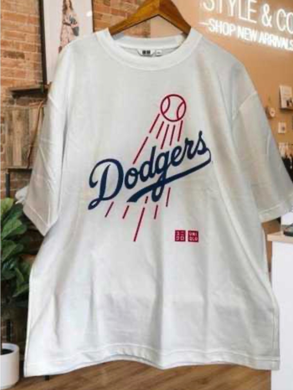 Uniqlo dodgers White Crewneck XL T-Shirt